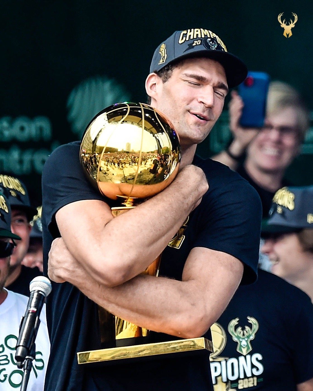 赛地聚焦：全明星赛今夜热度飙升，密尔沃基雄鹿刷新队史纪录，目标明确，更衣室氛围转暖的简单介绍